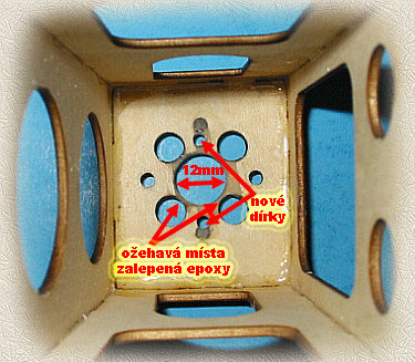 Pohled zespod mototovho loe na pelepen a pebrouen dry epoxym